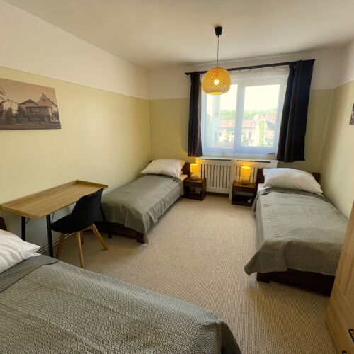 Camera tripla la etaj cu baie