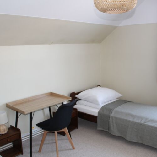 Camera tripla la etaj cu baie