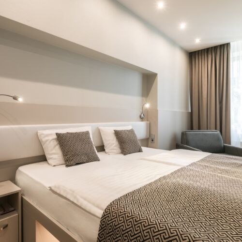 Camera dubla deluxe cu baie (se poate solicita pat suplimentar)