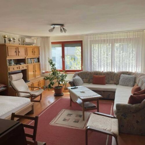 Yard View Upstairs 2-Room Apartment for 5 Persons
