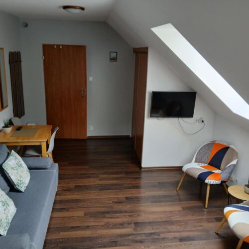 Apartament la etaj cu vedere spre munte cu 2 camere pentru 8 pers.