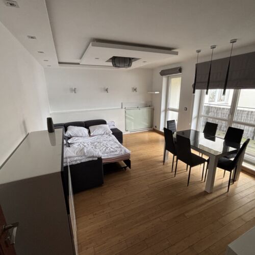 Apartament 6-osobowy na piętrze Standard Plus z 3 pomieszczeniami sypialnianymi