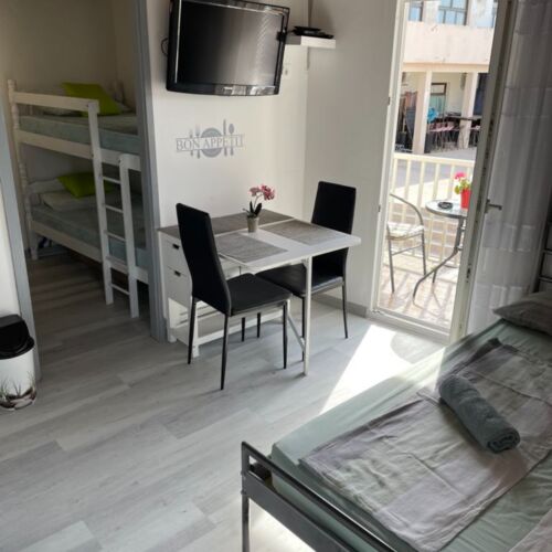 Upstairs 2-Room Apartment for 4 Persons