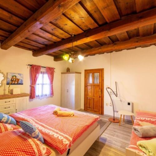 Pre rodiny Drevenica (v celku) pre 4 os. celý dom (s možnosťou prístelky)