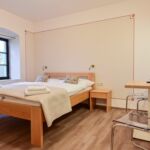 Apartman s manželskou postelí s 1 ložnicí s výhledem do zahrady na poschodí