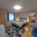Erkélyes légkondicionált 2 fős apartman 1 hálótérrel