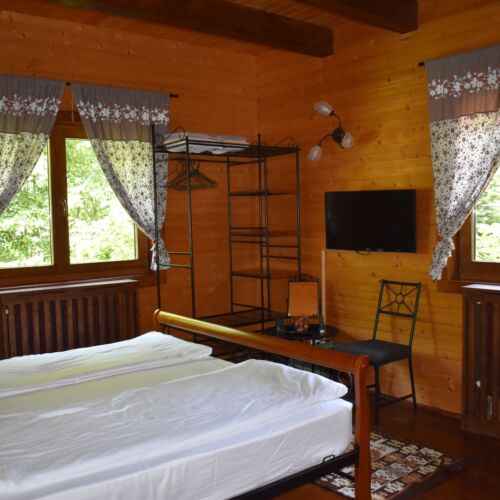 Întreaga unitate întreaga unitate cu vedere spre munte pentru 12 pers. (se inchirieaza doar integral)