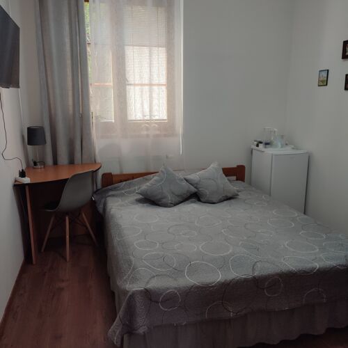 Pokoj s manželskou postelí