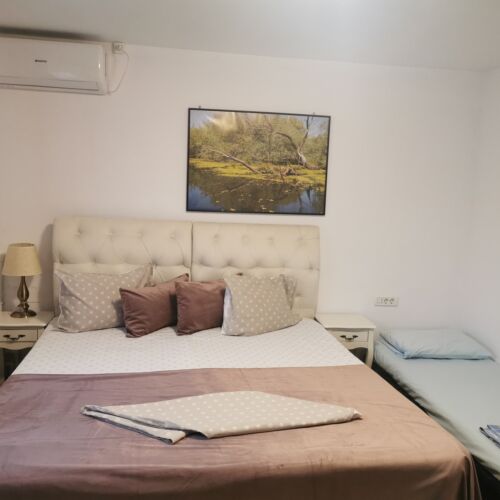 Camera dubla superior la parter