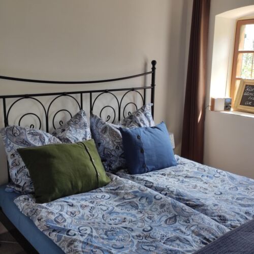 Forest View Whole House Farmhouse for 4 Persons