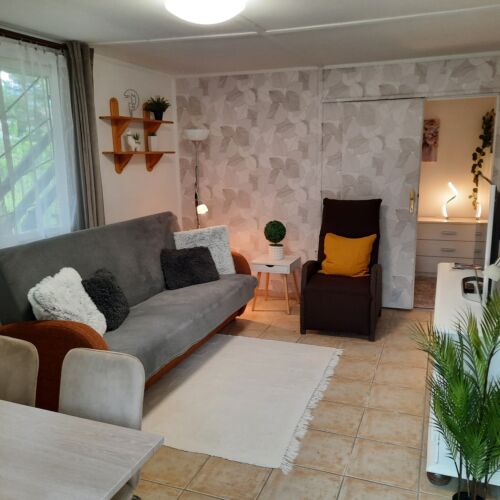 Casă de weekend family întreaga unitate pentru 6 pers. (se inchirieaza doar integral)