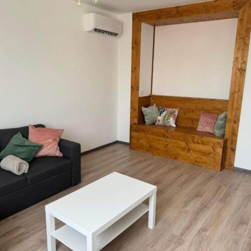 Apartament la etaj cu aer condiționat pentru 4 pers. (se inchirieaza doar integral)