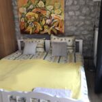 Udvarra néző földszinti 3 fős apartman 1 hálótérrel