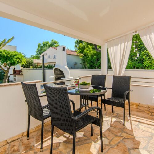 Apartament standard la parter cu 2 camere pentru 3 pers.