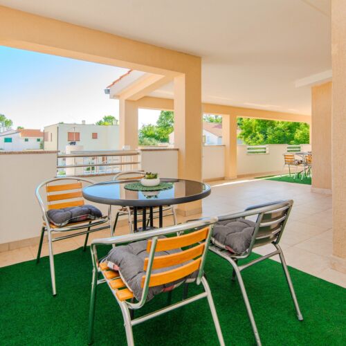 Apartament economy la etaj cu 2 camere pentru 3 pers.