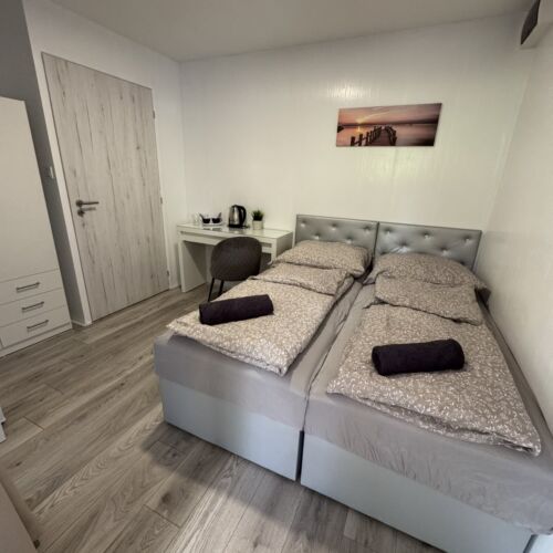 Apartament la parter cu baie cu 1 camera pentru 2 pers.