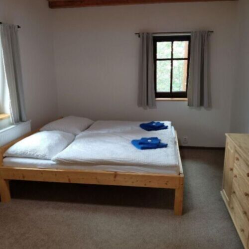 Camera cvadrupla cu duș tV cu ecran plat