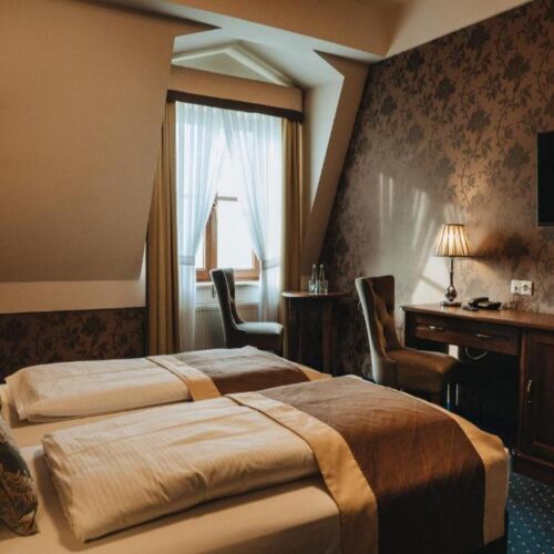 Pokój 2-osobowy z łazienką z klimatyzacją (możliwa dostawka)