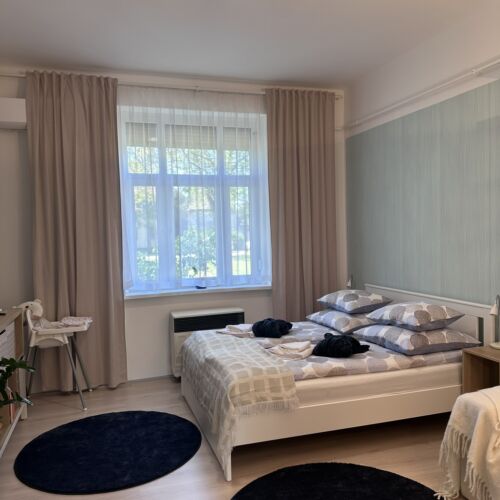 Apartament întreaga unitate la parter cu 1 camera pentru 2 pers.