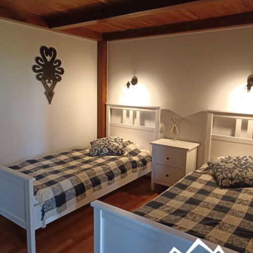 Apartament la parter cu supanta cu 2 camere pentru 6 pers.