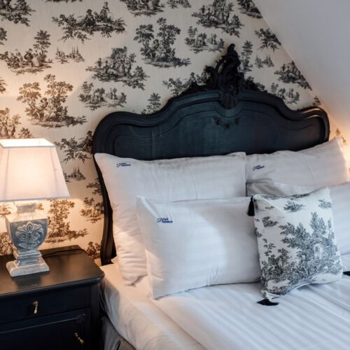 Camera dubla romantică la etaj