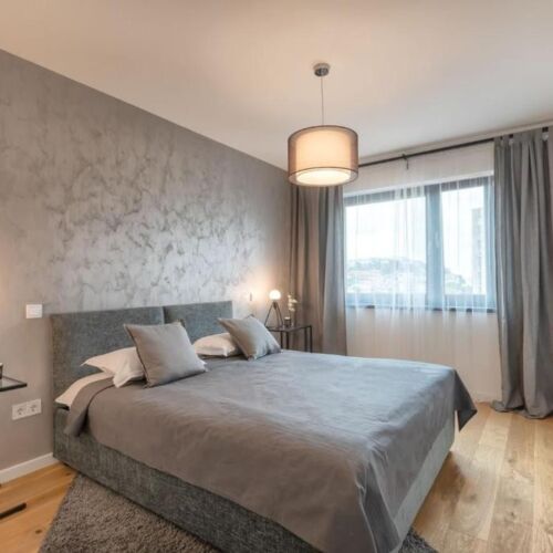 Apartman pro 4 os. se 2 ložnicemi s výhledem na hory na poschodí