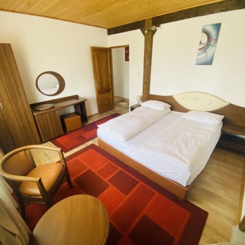 Vilă întreaga unitate cu vedere spre munte pentru 19 pers. (se inchirieaza doar integral)