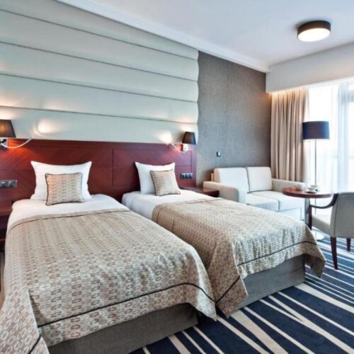 Camera twin superior cu vedere spre lac