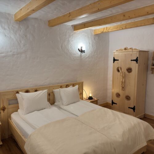 Casa rustică cu balcon pentru 2 pers. (se inchirieaza doar integral)