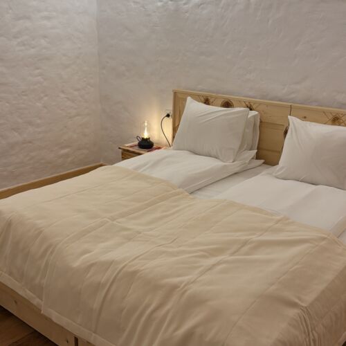 Casa rustică cu balcon pentru 3 pers. (se inchirieaza doar integral)