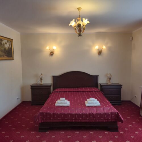 Apartament 4-osobowy z widokiem na ogród pokój od strony basenu z 2 pomieszczeniami sypialnianymi