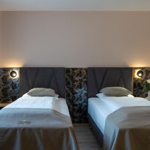 Bungalow pentru 2 pers. (se inchirieaza doar integral)