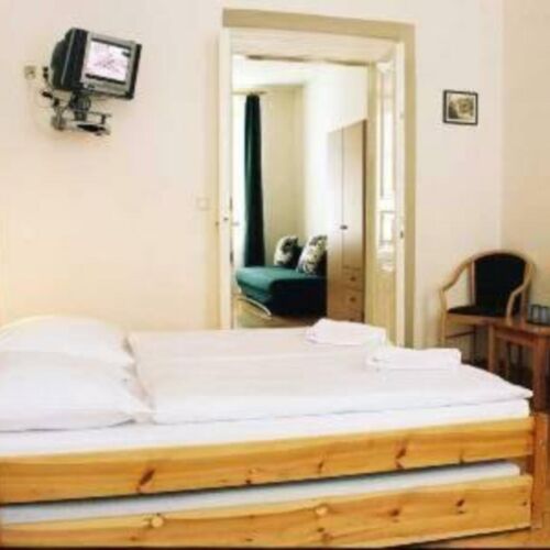 Comfort 6 Person Room