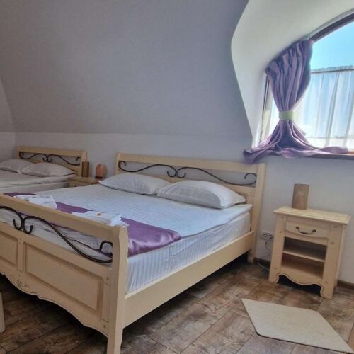 Camera cvadrupla king la etaj