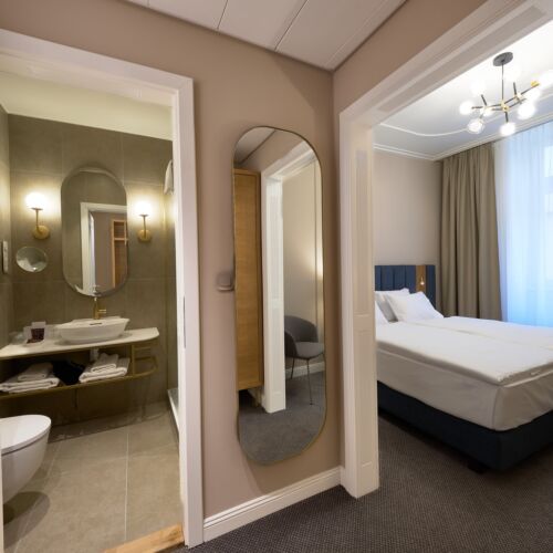 Camera dubla superior cu balcon