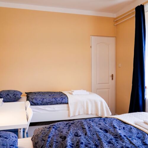 Camera twin la parter cu baie