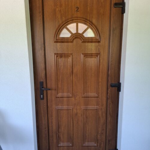 Apartament 5-osobowy na piętrze z widokiem na jezioro