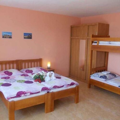 Rekreační dům (jako celek) se zahradou se společnou koupelnou pro 16 os.