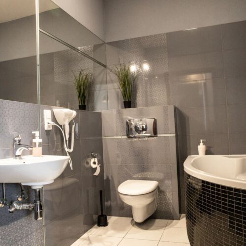 Apartament 4-osobowy z aneksem kuchennym z klimatyzacją z 2 pomieszczeniami sypialnianymi