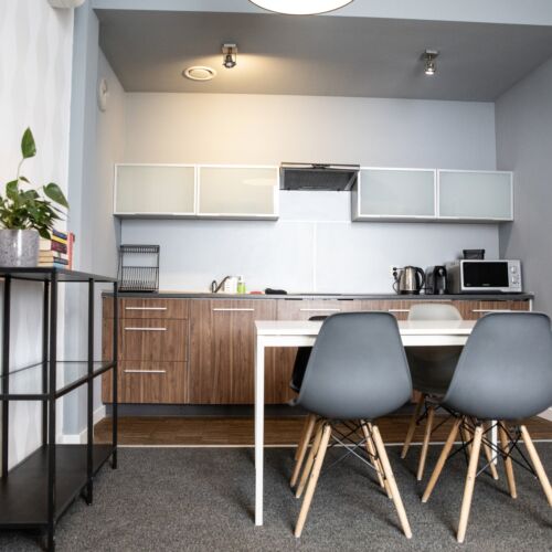 Apartament 4-osobowy z aneksem kuchennym z klimatyzacją z 2 pomieszczeniami sypialnianymi