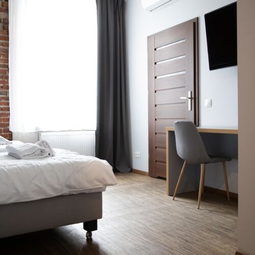 Pokój 2-osobowy z łazienką z klimatyzacją (możliwa dostawka)