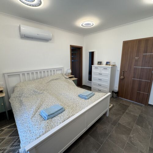 Doppelzimmer Obergeschoss mit Aussicht auf den Hof