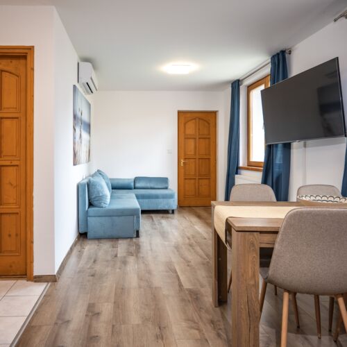 Apartament premium la parter cu 2 camere pentru 4 pers. (se poate solicita pat suplimentar)