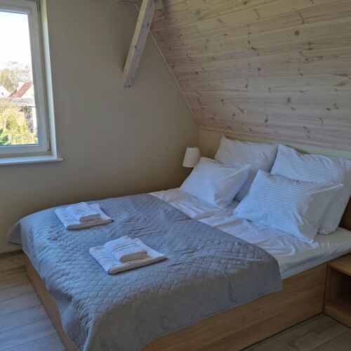 Apartament 8-osobowy na poddaszu z widokiem na ogród z 4 pomieszczeniami sypialnianymi