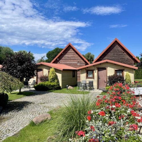 Bungalow la parter pentru 4 pers. (se inchirieaza doar integral)