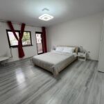 Apartament la etaj cu balcon cu 2 camere pentru 4 pers.