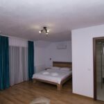 Camera dubla la etaj cu balcon