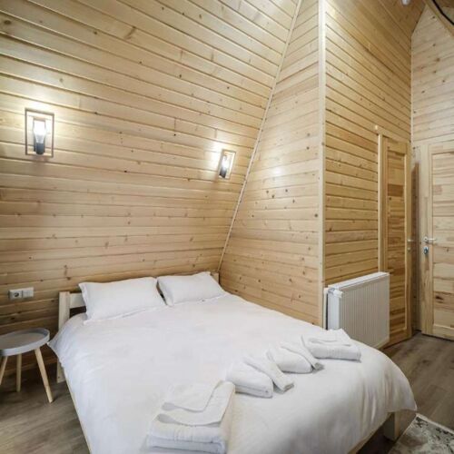 Cabană pentru 10 pers. (se inchirieaza doar integral)