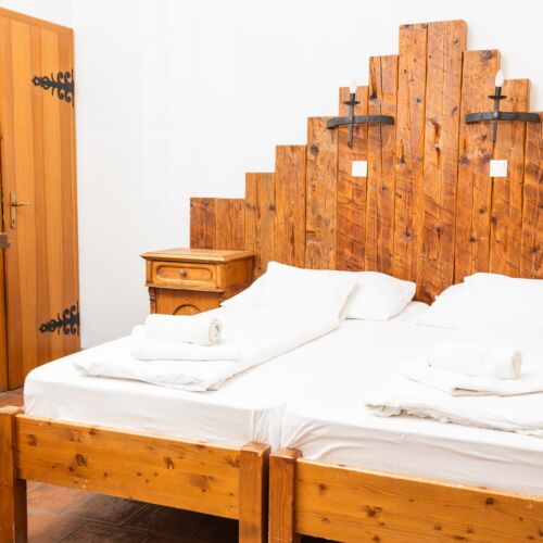 Zweibettzimmer Obergeschoss mit Aussicht auf die Stadt