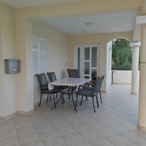 2-Zimmer-Apartment für 5 Personen Parterre mit Aussicht auf den Garten